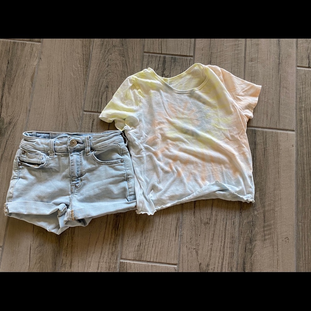 American Eagle Outfitters shorts + tshirt bundle
